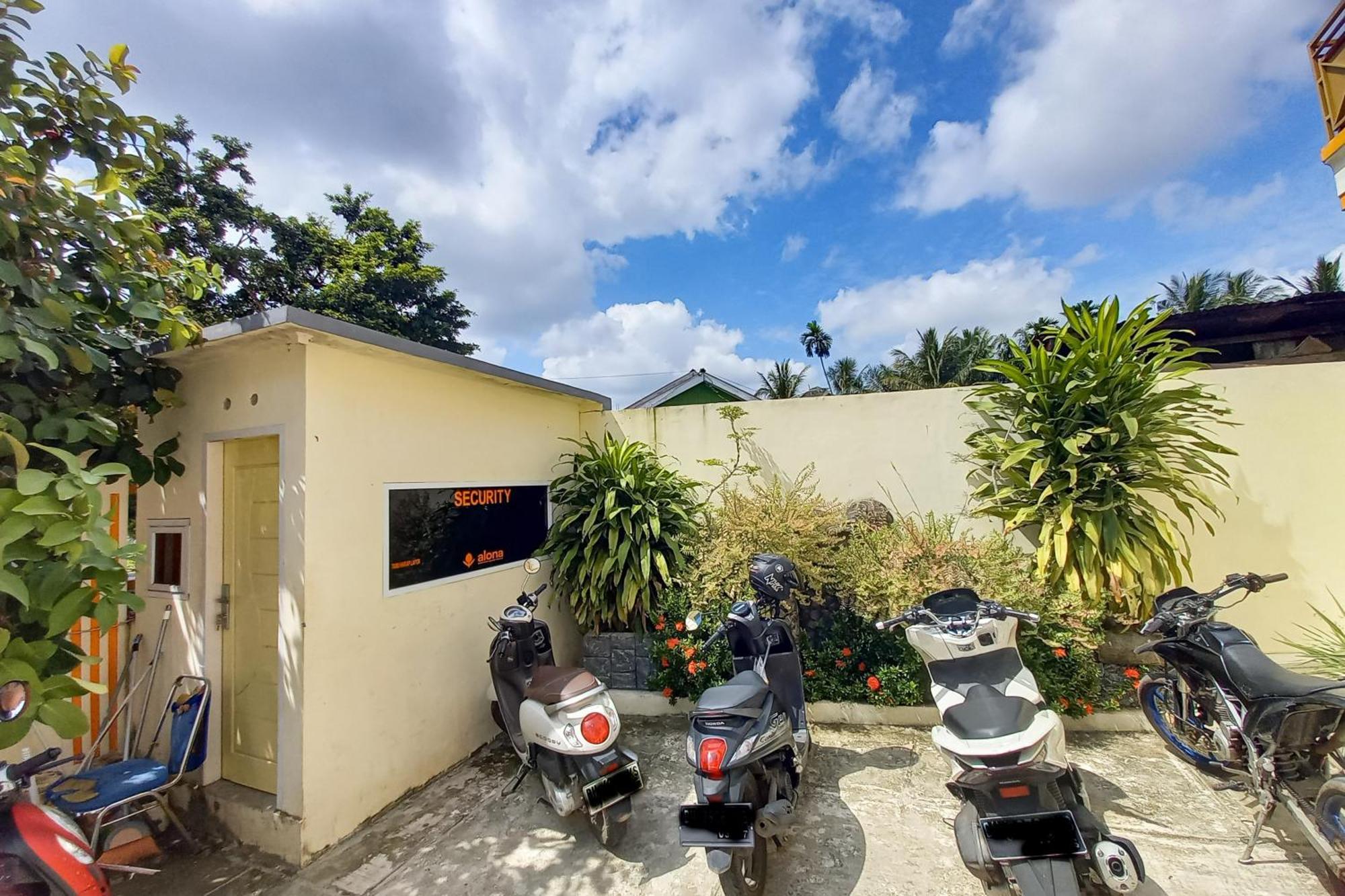 Aroel Homestay Mitra Reddoorz Muara Bungo Exterior photo